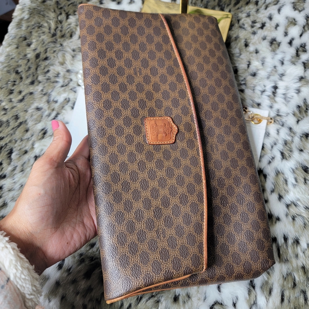 Final✅️ Authentic Celine Brown Monogram Clutch Bag - Picture 6 of 16